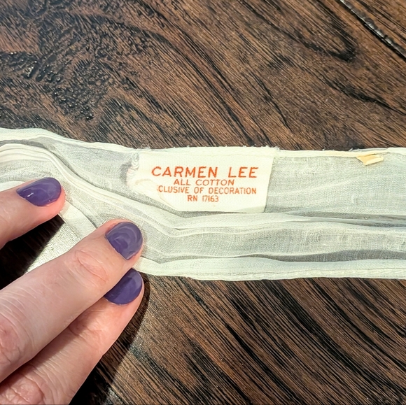 Vintage Cream Apron with Red Floral Accents - Picture 9 of 9